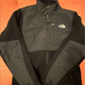 Small women’s North face Denali jacket